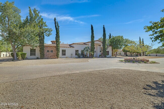 Building Photo - 1435 E Raven Ct