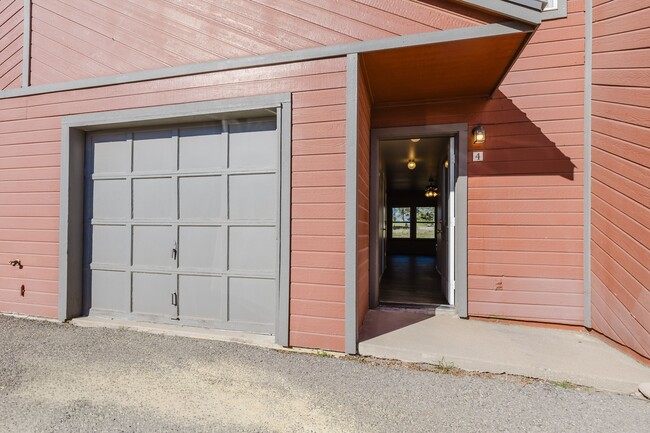 Building Photo - 21 W Golf Pl