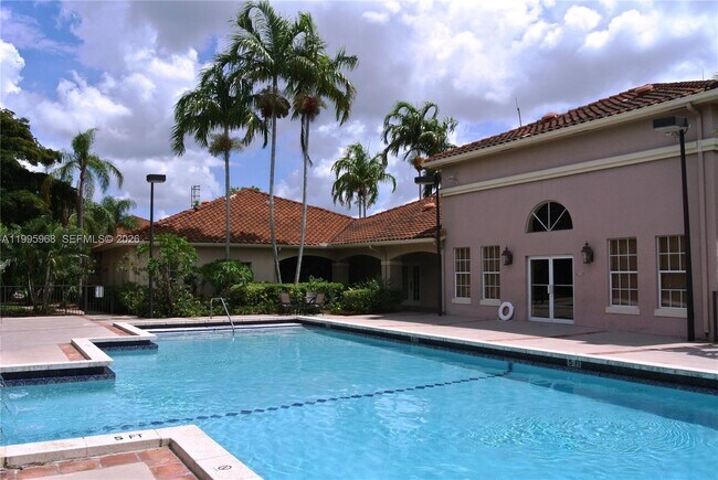 Foto del edificio - 18332 NW 68th Ave