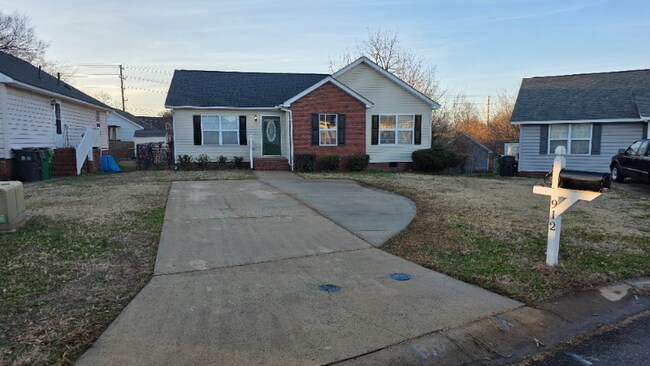 Building Photo - 912 Lyme Brook Ln