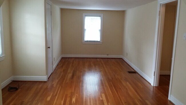 Building Photo - 1704 Clays Mill Rd