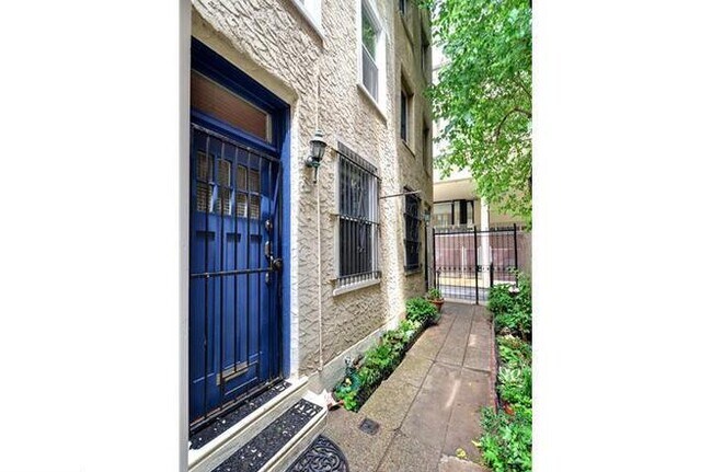 Building Photo - 1830 Manning St