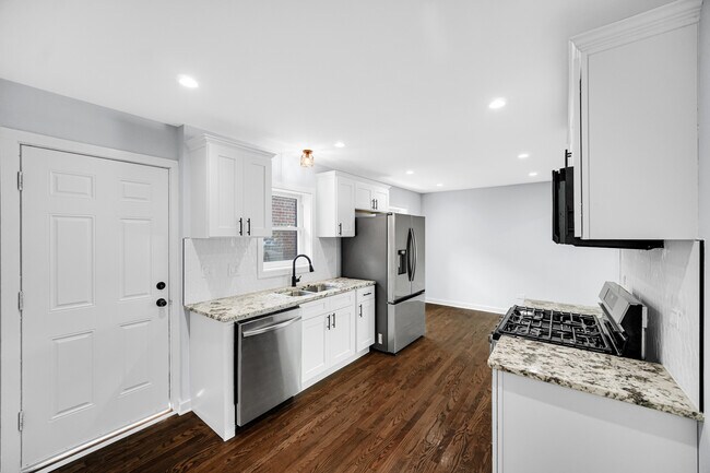 Foto del edificio - 15041 Irving Ave