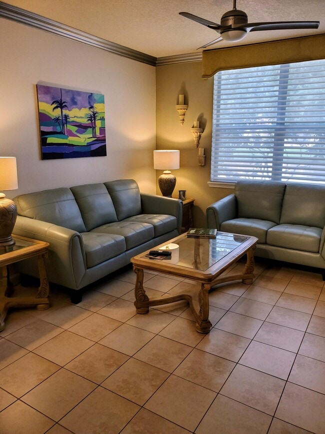 Building Photo - 580 S Sapodilla Ave