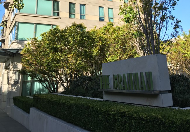 Entrada al edificio - 219 Brannan St