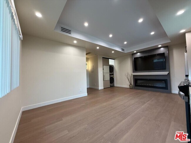 Foto del edificio - 18242 Rayen St