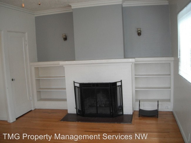 Building Photo - 1036 N Ainsworth St