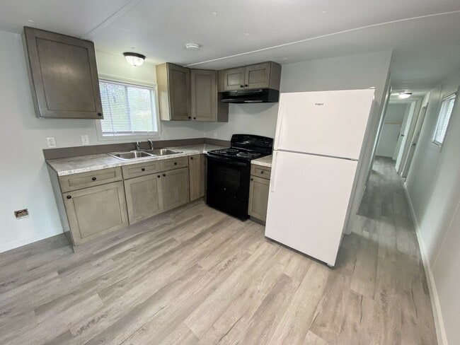 Building Photo - Recently Remodeled 3-Bed Mobile Home in Sulphur