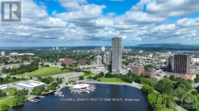 Photo du bâtiment - 805 Carling Ave