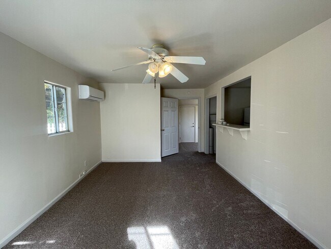 Building Photo - 5595