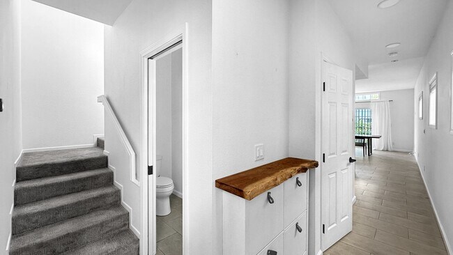Foto del edificio - Fruit Trees on this Tastefully Remodeled House in Prescott!