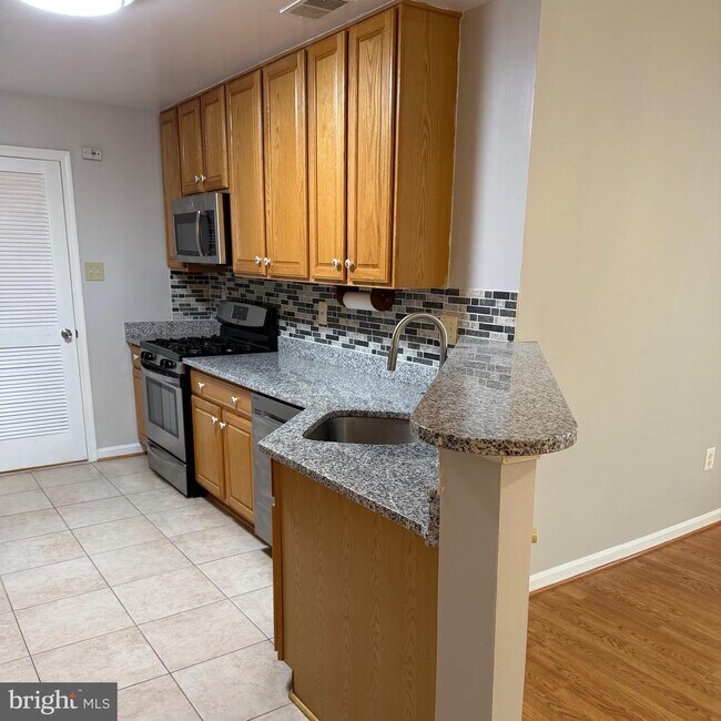 Building Photo - 10730 Symphony Way