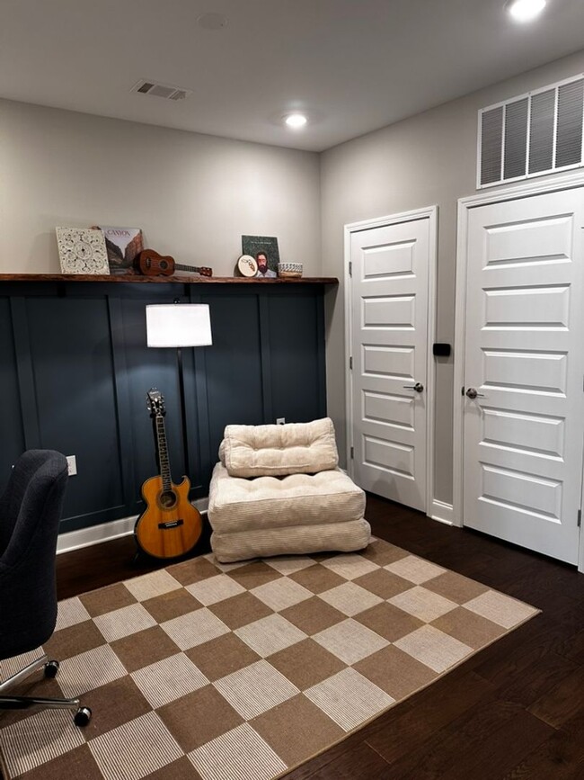 Building Photo - Shadow Green Neighborhood in Franklin