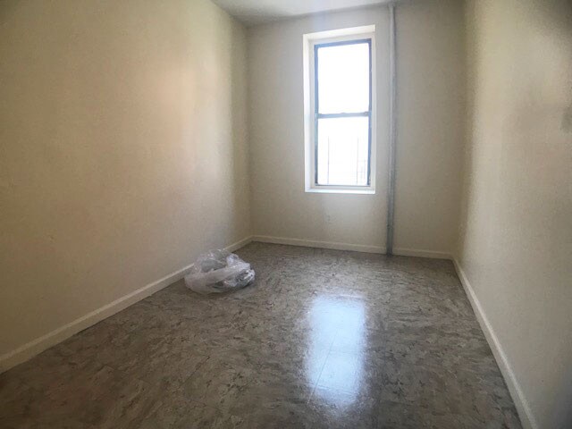 Foto del edificio - 2394 Belmont Ave
