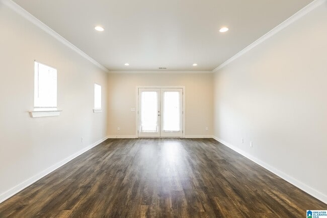 Building Photo - 200 Creek Run Way