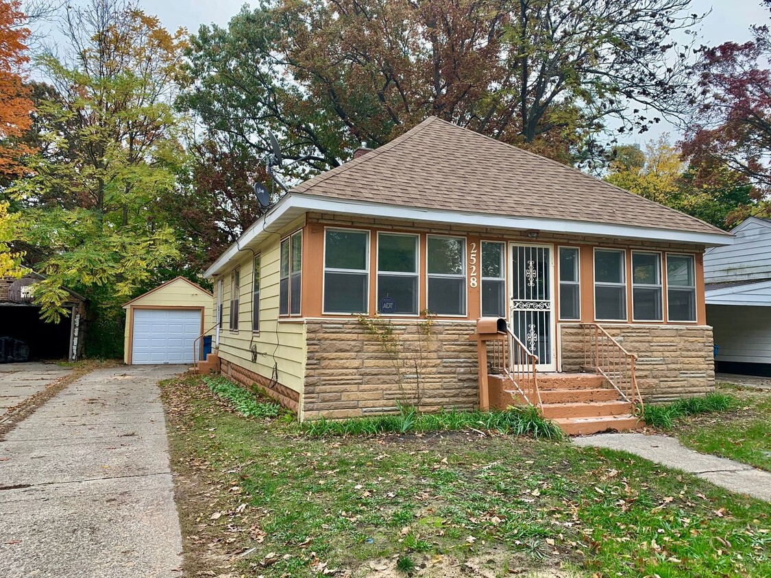 Foto principal - Two Bedroom Home in Muskegon Heights