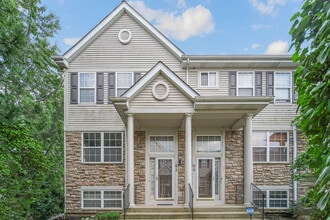 Building Photo - 62 E Clare Ct