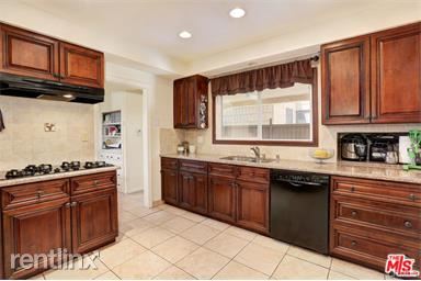 Building Photo - 516 N Palm Dr