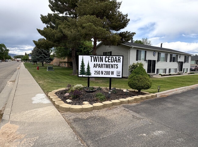 Building Photo - Twin Cedar Apartments -Furnished / Short Term