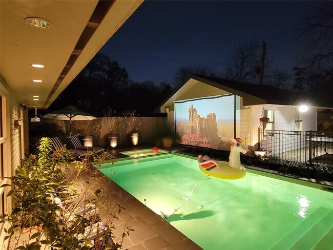 Foto del edificio - 6119 Waltway Dr