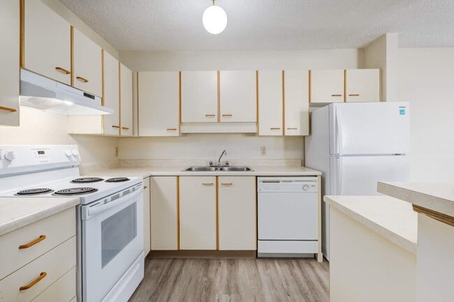 Photo du bâtiment - Huntington Court Coach Homes