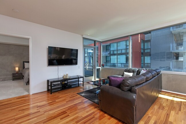 321 Tenth Ave Unit 807 - 4