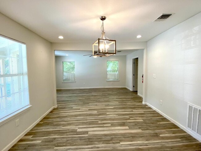 Building Photo - 1138 Santa Anna St