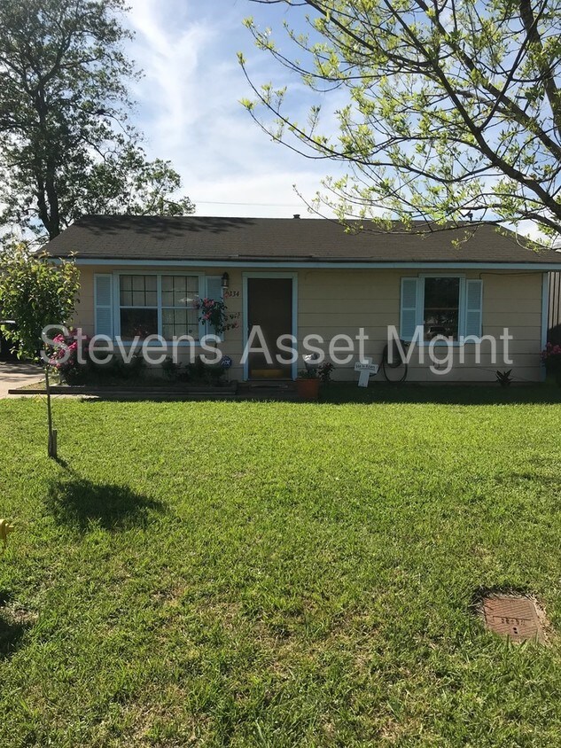 Building Photo - **MOVE IN SPECIAL $100 OFF FIRST MONTH****