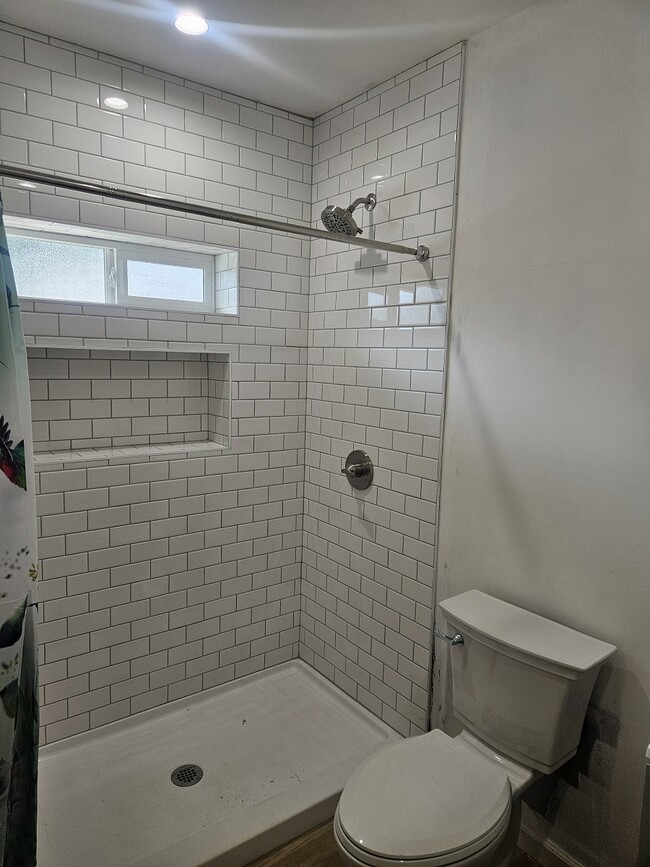 Bathroom - 17140 Rayen St