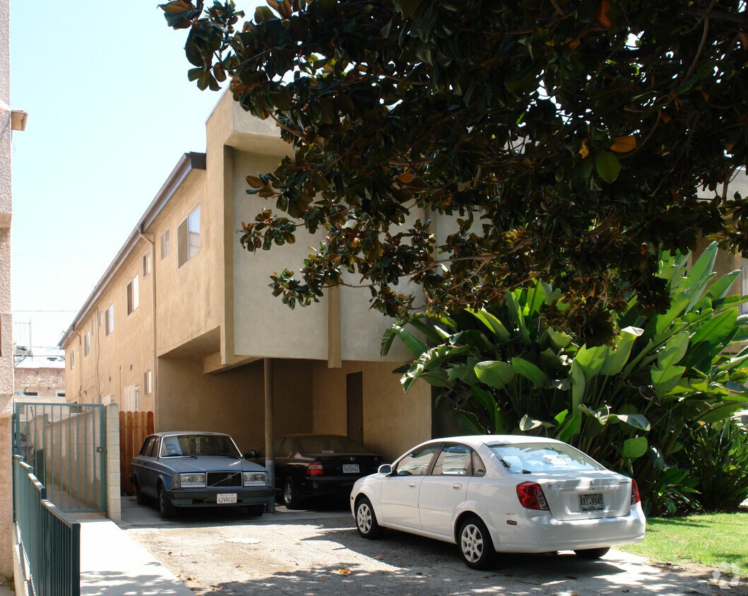 Foto del edificio - 3726 S Canfield Ave