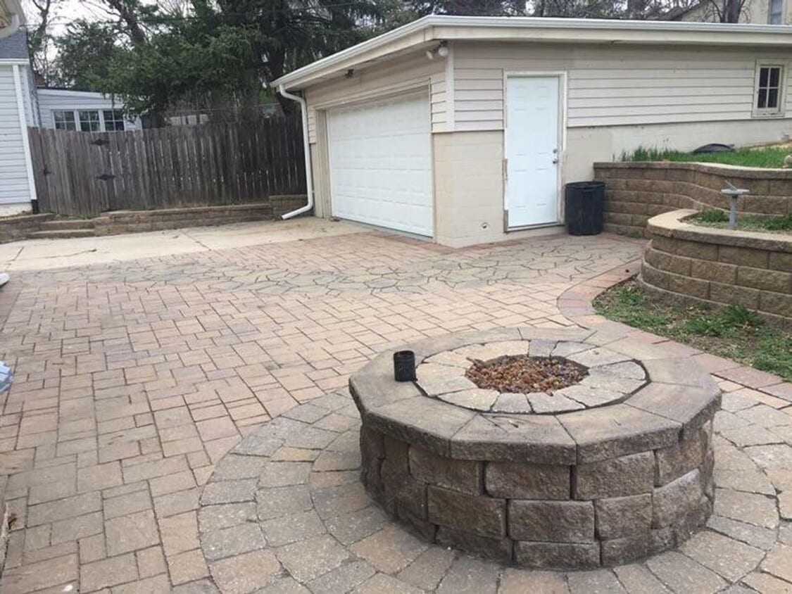 Aksarben/UNO 4 bed 2 bath with gas firepit 2 car - Aksarben/UNO 4 bed 2 bath with gas firepit...