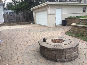 Building Photo - 909 S 68th St