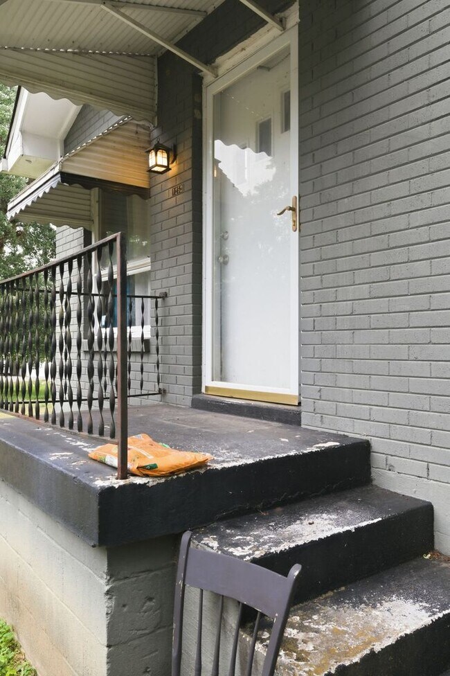 Foto del edificio - Two Bedroom/One Bathroom Duplex Unit