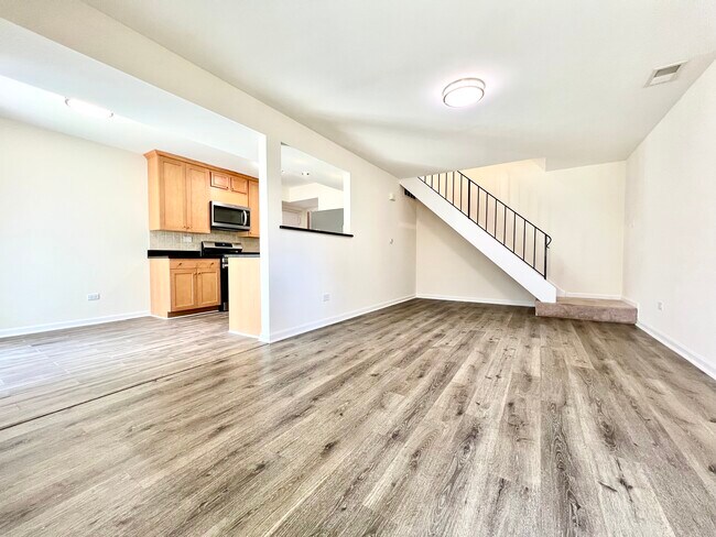 Building Photo - 640 Gray Ct