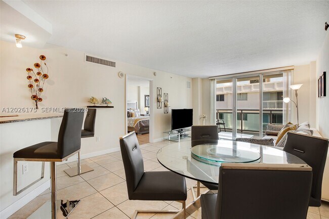 Building Photo - 6917 Collins Ave