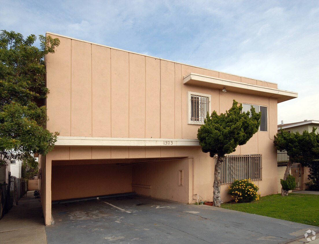 Foto del edificio - 1323 W 99th St