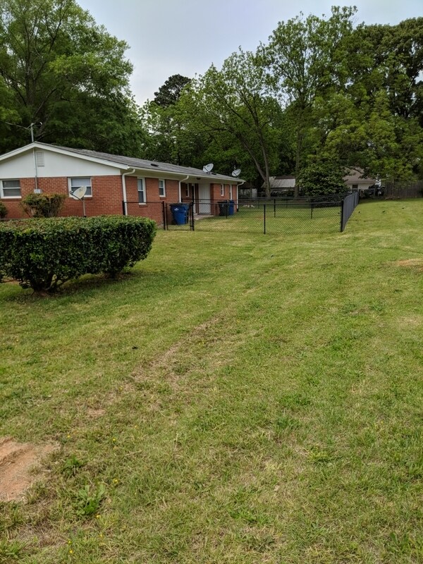 Foto del edificio - 409 Rose Ln