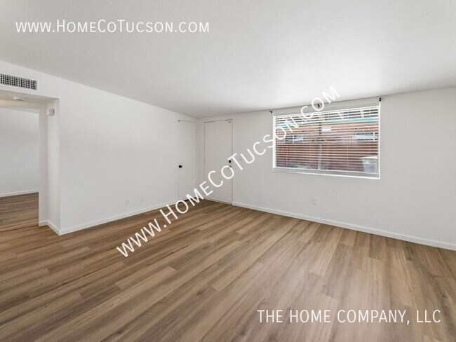 Building Photo - 4537 E Fairmount St