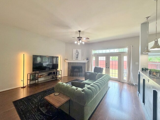 Foto del edificio - 15760 Scenic Rd
