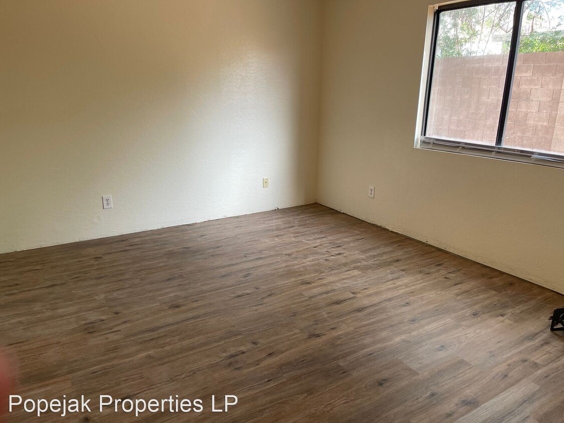 Building Photo - 3 br, 2 bath House - 815 W. Lydia Lane