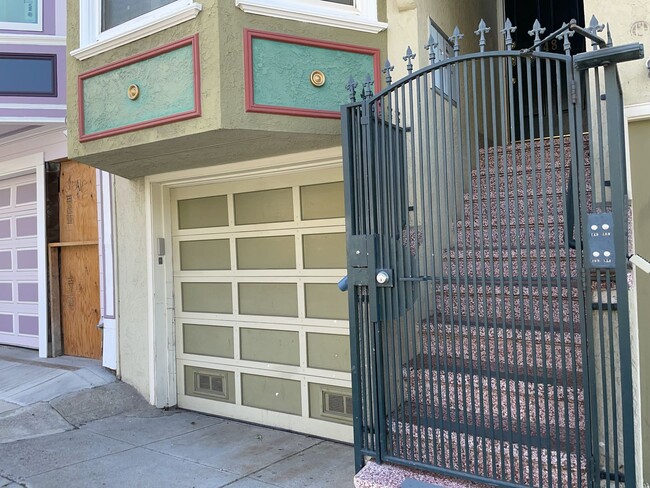 Building Photo - 1 Bed + Office/Living, 1 Bath - Noe Bernal...
