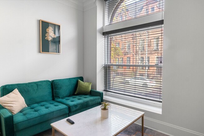 Foto del edificio - 1022 N Calvert St