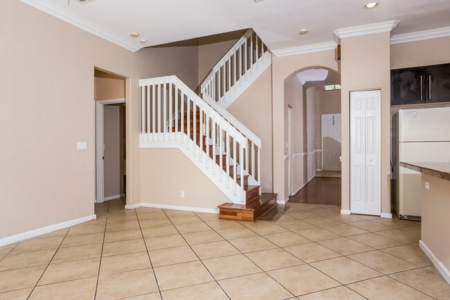 Building Photo - 5293 Sancerre Cir