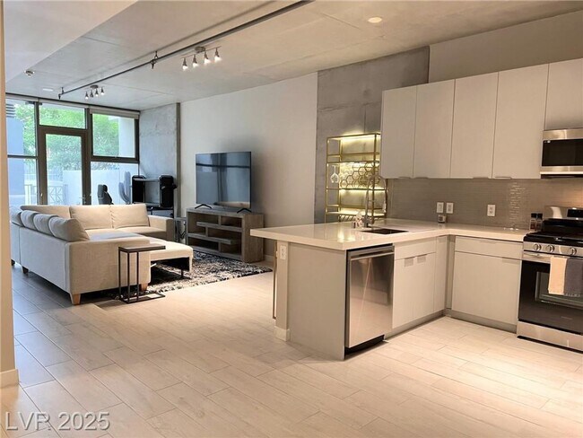 Foto del edificio - Gorgeous Furnished Juhl unit with direct a...