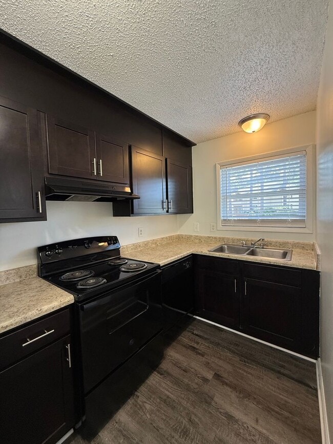Foto del edificio - 2 Bedroom Townhouse-Style Apartment | Comi...