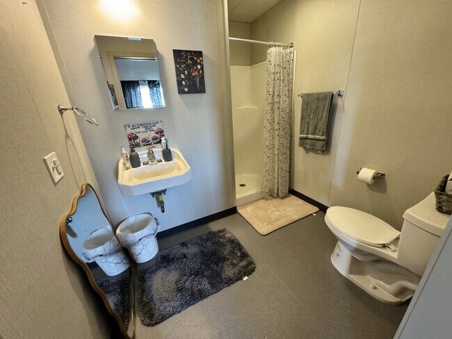 Foto del edificio - 458 N Creek Dr