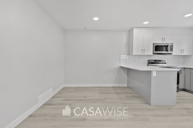 Building Photo - 10250-102157 157 St NW