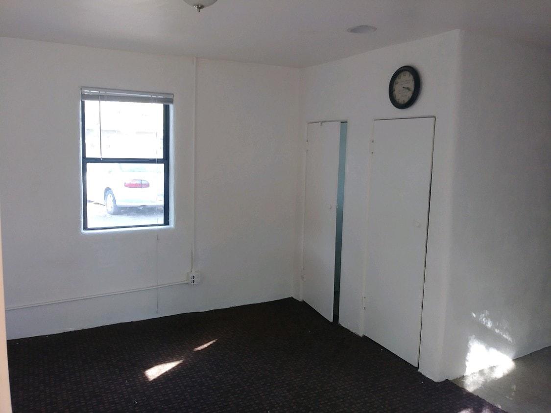 Building Photo - 120 E 28th St