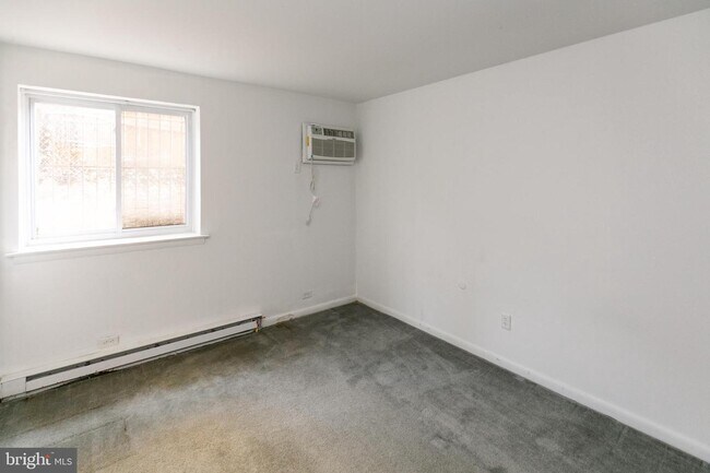 Building Photo - 311 N 33rd St