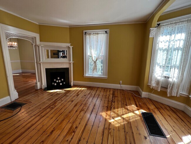 Building Photo - 45 Holbrook St